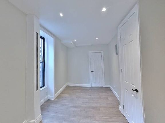 4th image of 401 E 62nd St APT 4B