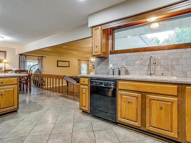 1317 Killian Dr — Photo 7