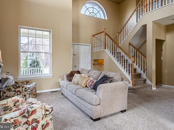 5th image of 4 Forsythia Ln