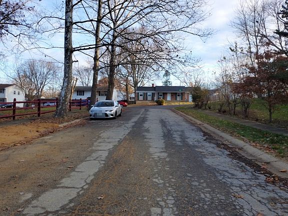 5th image of 104 Newcomb Ct
