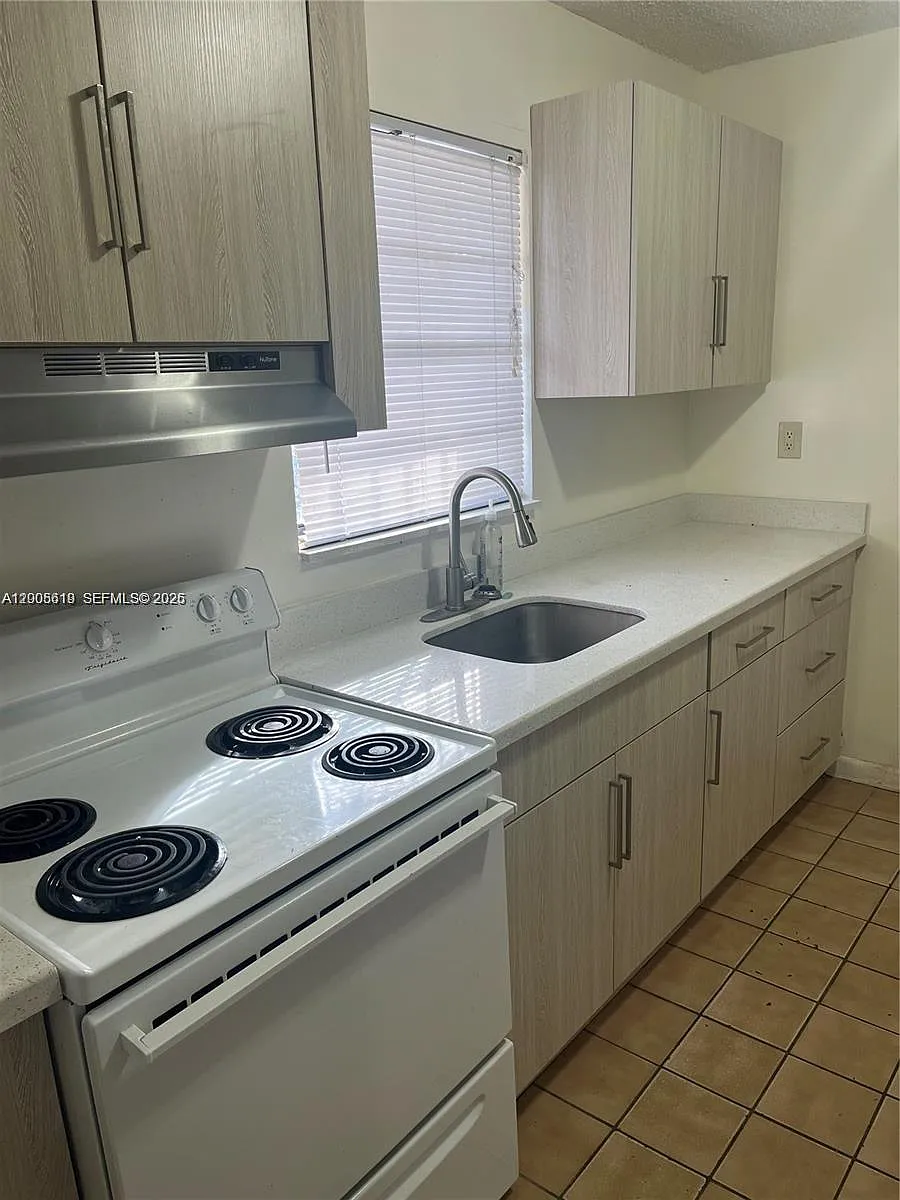 Building Photo - 2255 W 55th St #2