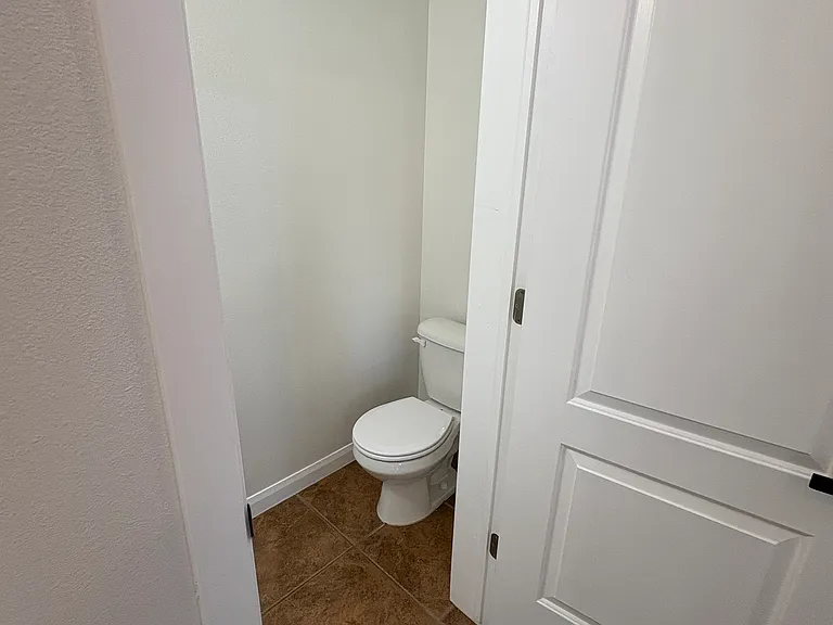 2488 Manzoni Rd — Photo 10
