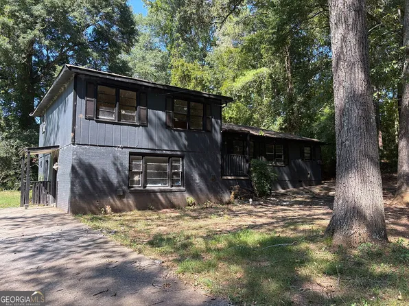 7126 Pineview Dr SW, Covington, GA 30014