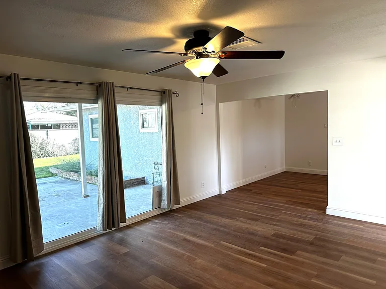 33 Russell Ave — Photo 14