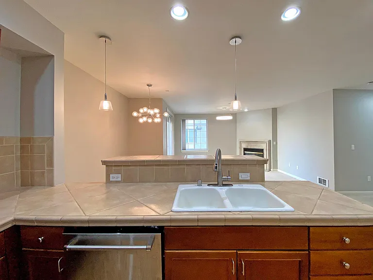 11004 NE 11th St #301 — Photo 7