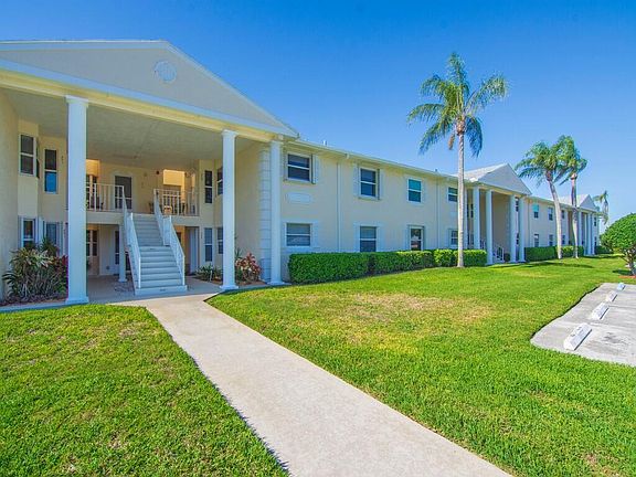 2nd image of 373 N Grove Isle Circle #373
