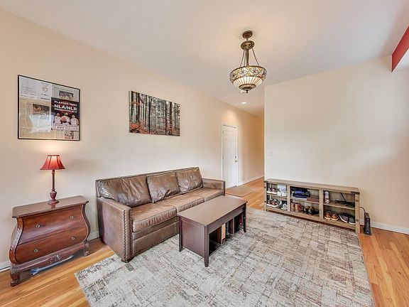 5th image of 3816 W Ainslie St #1