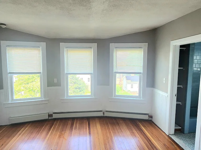 65 W Cole St #3R — Photo 2