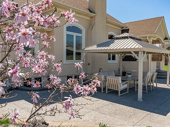 5th image of 365 Robinson Rd