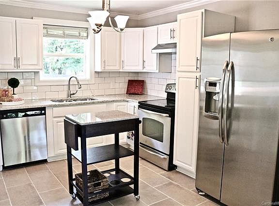 Beautifully updated kitchen!