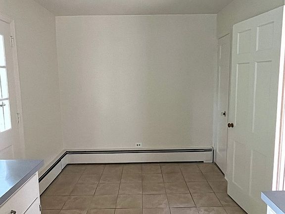 5th image of 615 Park Ln E