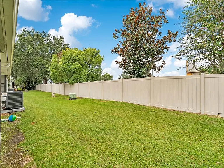 112 Lakepointe Cir — Photo 23