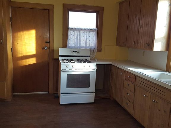 2nd image of 540 4th St NE