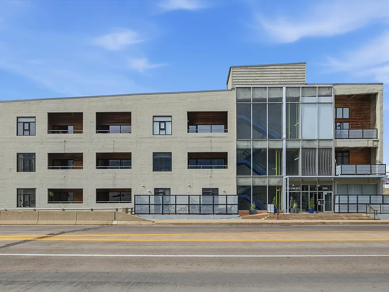 360 W Pershing Rd #190 — Photo 2