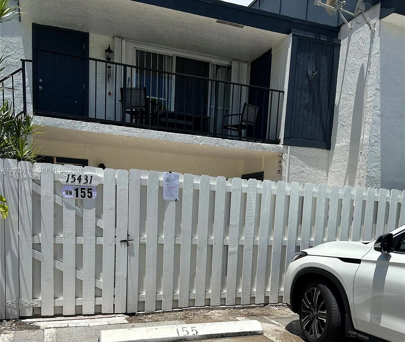 Olympian Gdn Condo — Photo 2