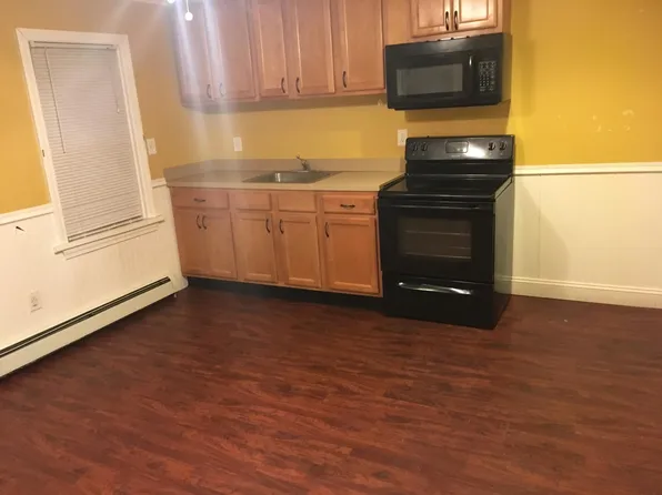 702 Dexter St, Central Falls, RI