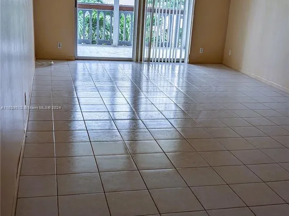 420 NE 12th Ave APT 303, Hallandale, FL 33009