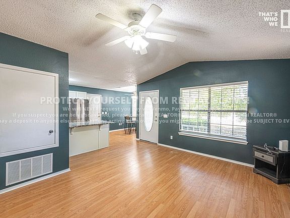 3rd image of 1537 N Timberline Dr