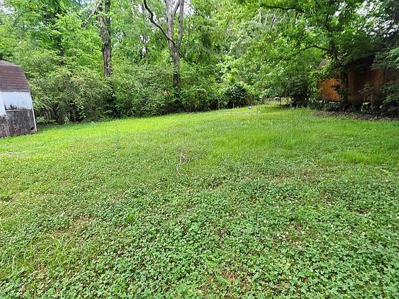 3rd image of 805 Meadowbrook Dr
