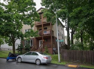 11 Leon St, Worcester, MA 01604