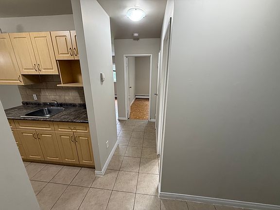 3rd image of 301 Victor St