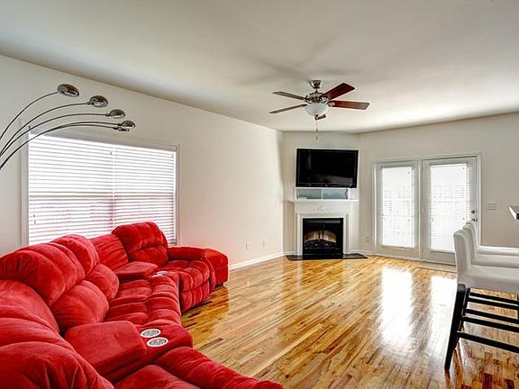 3rd image of 2477 Suwanee Pointe Dr