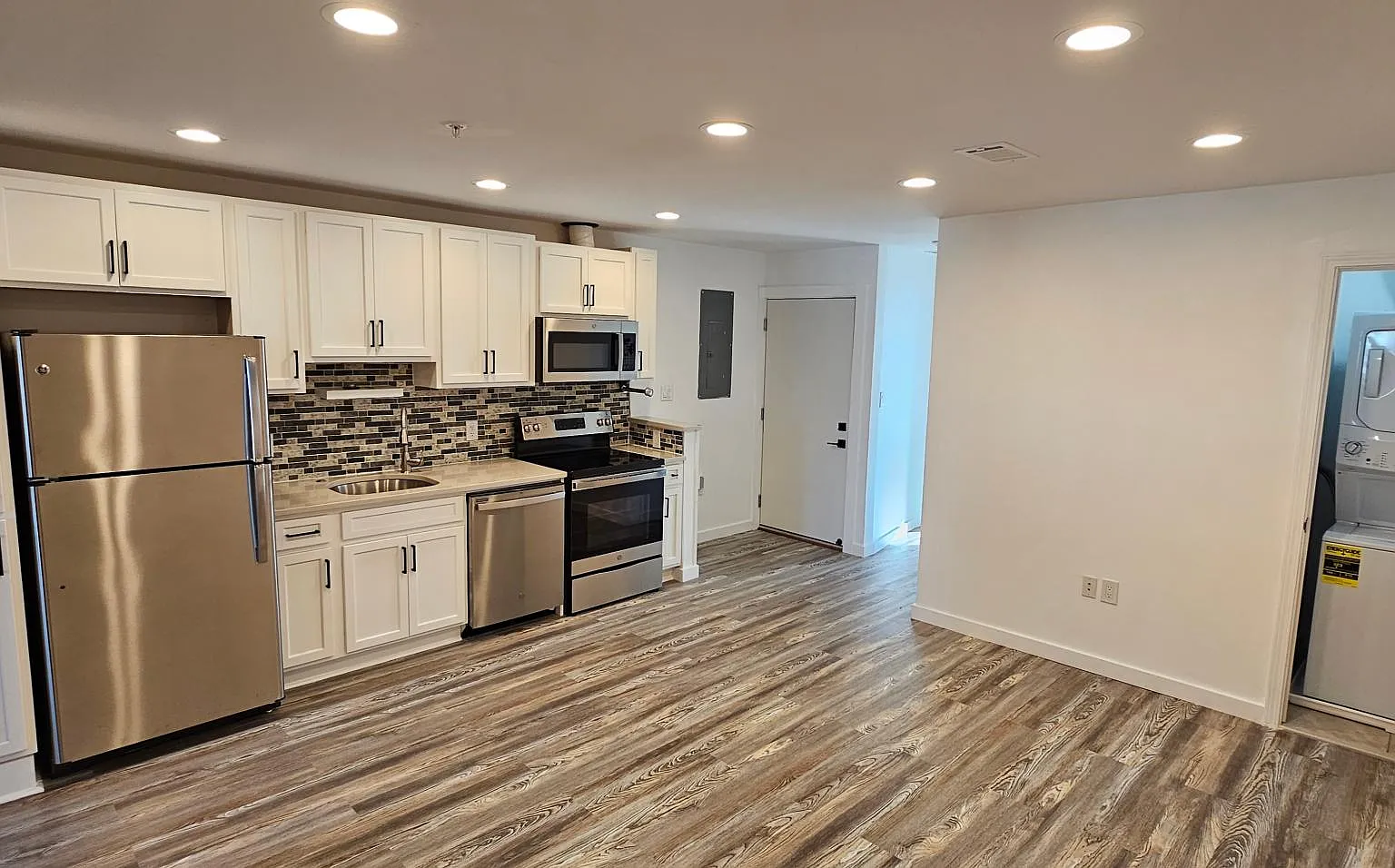 1218 Meigs Pl NE — Photo 2