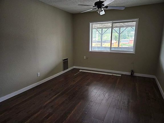 3rd image of 418 N Tower Ave