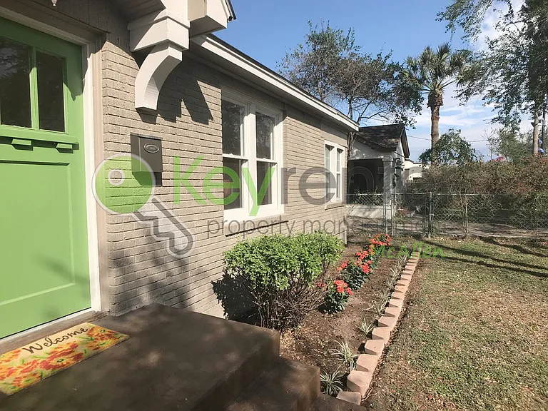 1016 Laurel Ave — Photo 6