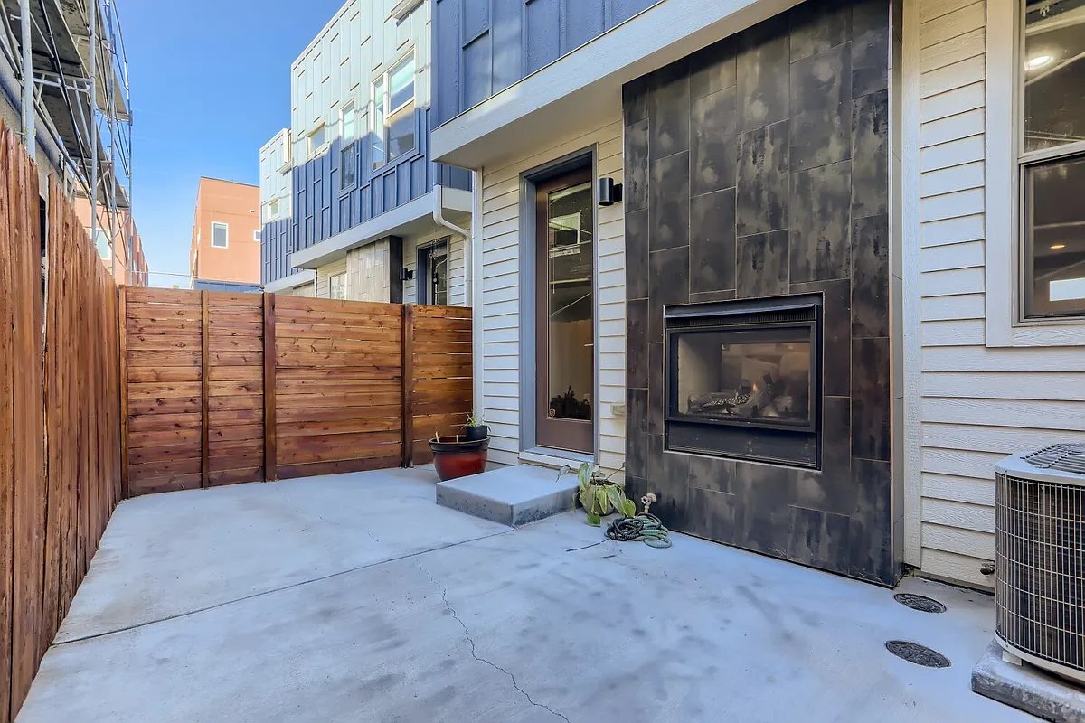 Building Photo - 1261 N Perry St #1