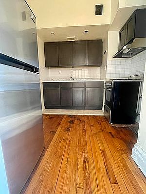 3rd image of 11 Midwood St APT E10