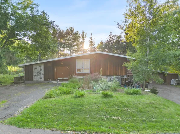 701 Cieri Dr, Endicott, NY 13760
