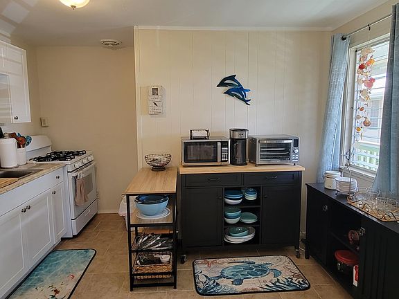 2nd image of 485 Waianuenue Ave APT 215