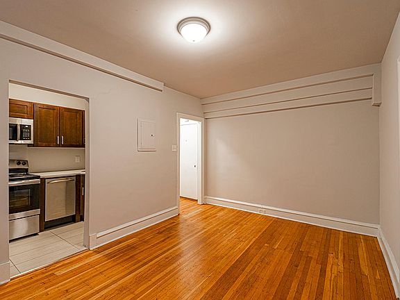 3rd image of 4605 Chester Ave APT B204