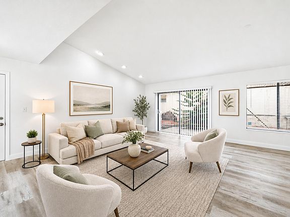 2nd image of 905 NW 22nd Avenue