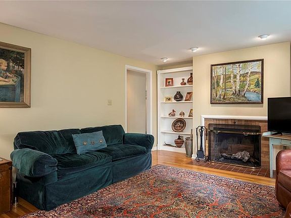 4th image of 151 Hilltop Dr