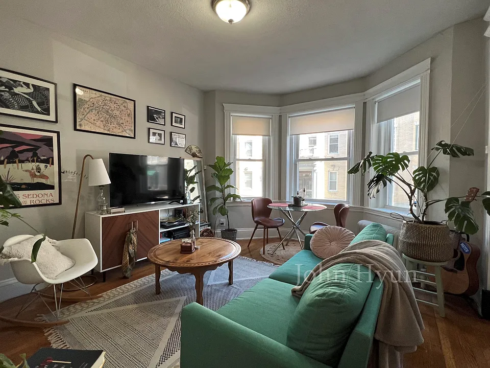 79 Gordon St #8