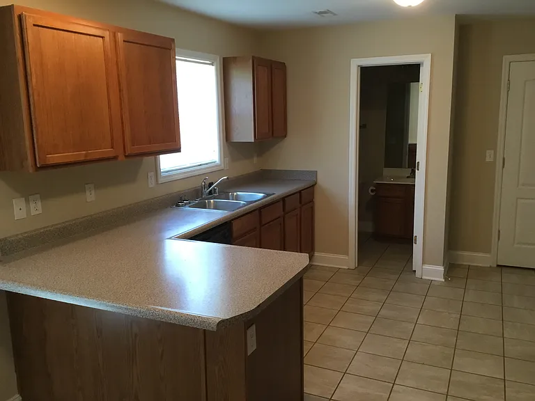 546 Hampton Way #1 — Photo 8