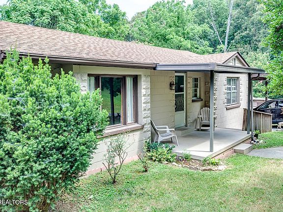 2nd image of 637 Murray Dr