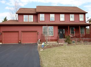 1152 Hedgerow Dr, Grayslake, IL 60030