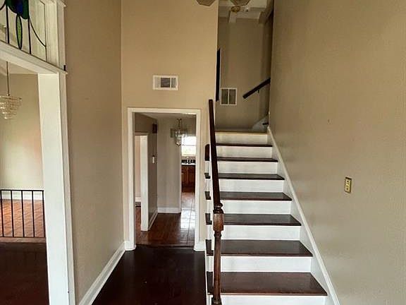 2nd image of 3840 Chinkapin St
