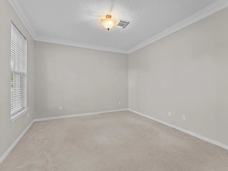 1602 Seminole St — Photo 4