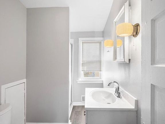 2nd image of 124 Stiles Ave