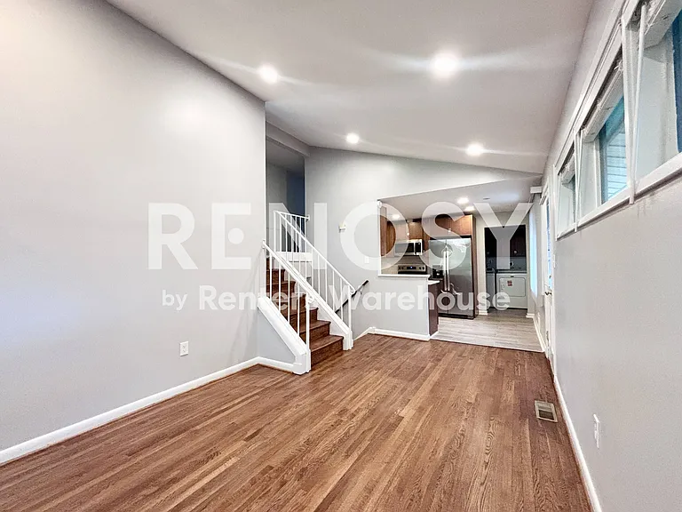 10812 Lombardy Rd — Photo 7
