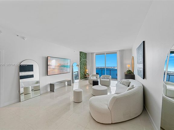 2nd image of 1900 N Bayshore Dr #Penthouse 4902
