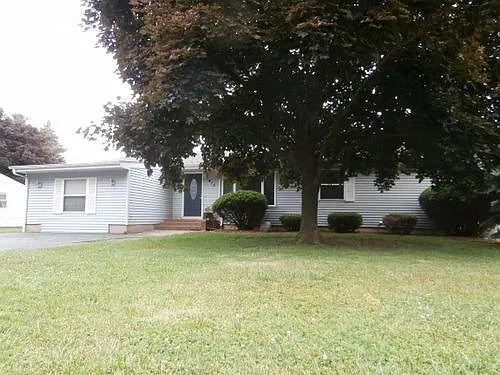 413 E McArthur St photo 1