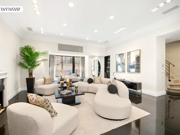 880 5th Avenue image 1 of 11