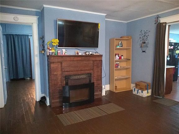 3rd image of 525 E Wood St