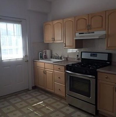 3rd image of 15 Heaton Ave #2