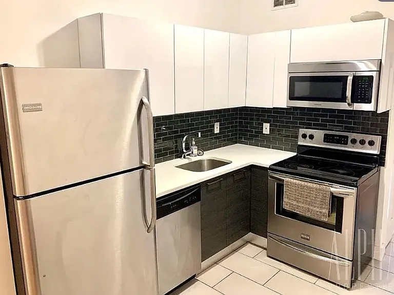 1462 2nd Ave #5N — Photo 5